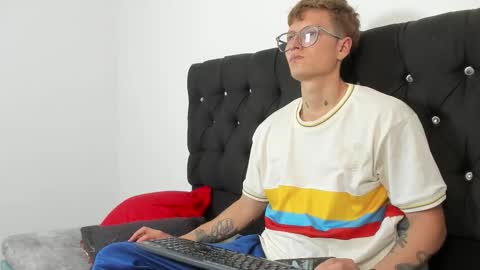 A Sexy Couple online show from 10/05/25, 09:13