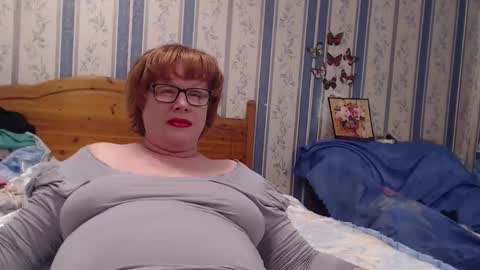 Snapshot of aamarillis chatting on 11/17/25, 11:32 NINA online show from 11/17/25, 11:32