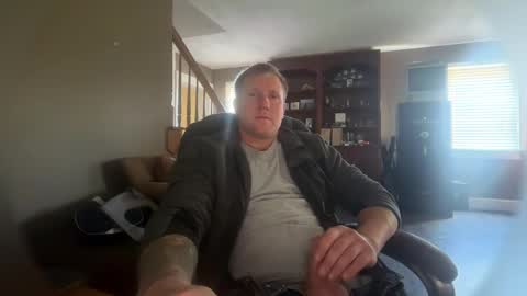 Snapshot of aaron1102 chatting on 11/23/25, 05:24 aaron1102 online show from 11/23/25, 05:24