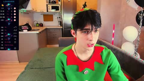 Snapshot of aaron_bang chatting on 12/25/24, 11:20 Aaron Bang online show from 12/25/24, 11:20