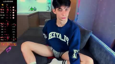 Snapshot of aaron_bang chatting on 10/12/25, 01:26 Aaron Bang online show from 10/12/25, 01:26