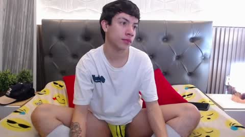 Snapshot of aaron_blink1 chatting on 12/02/24, 12:29 Aaron online show from 12/02/24, 12:29