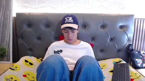 Snapshot of aaron_blink1 chatting on 12/02/24, 03:36 Aaron online show from 12/02/24, 03:36