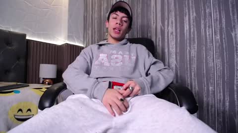 Snapshot of aaron_blink1 chatting on 12/07/24, 02:46 Aaron online show from 12/07/24, 02:46