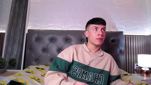 Snapshot of aaron_blink1 chatting on 12/12/24, 07:04 Aaron online show from 12/12/24, 07:04