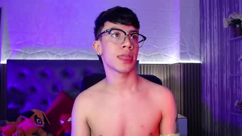 Snapshot of aaron_blink1 chatting on 12/21/24, 07:27 Aaron online show from 12/21/24, 07:27