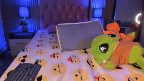 Snapshot of aaron_blink1 chatting on 12/26/24, 07:16 Aaron online show from 12/26/24, 07:16