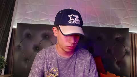 Snapshot of aaron_blink1 chatting on 12/27/24, 05:16 Aaron online show from 12/27/24, 05:16