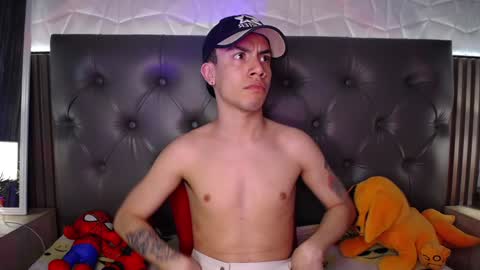 Snapshot of aaron_blink1 chatting on 12/27/24, 11:21 Aaron online show from 12/27/24, 11:21