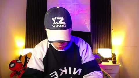 Snapshot of aaron_blink1 chatting on 01/04/25, 02:14 Aaron online show from 01/04/25, 02:14