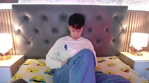 Snapshot of aaron_blink1 chatting on 01/07/25, 06:03 Aaron online show from 01/07/25, 06:03