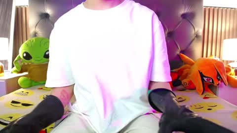 Snapshot of aaron_blink1 chatting on 01/10/25, 05:13 Aaron online show from 01/10/25, 05:13