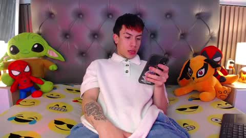 Snapshot of aaron_blink1 chatting on 01/15/25, 04:11 Aaron online show from 01/15/25, 04:11