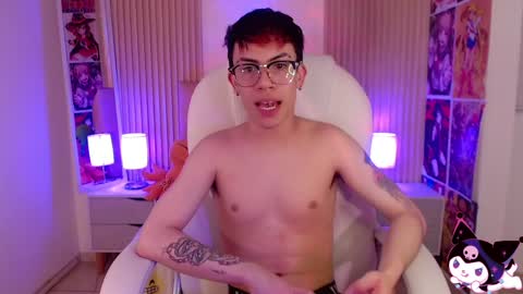 Snapshot of aaron_blink1 chatting on 01/15/25, 10:35 Aaron online show from 01/15/25, 10:35