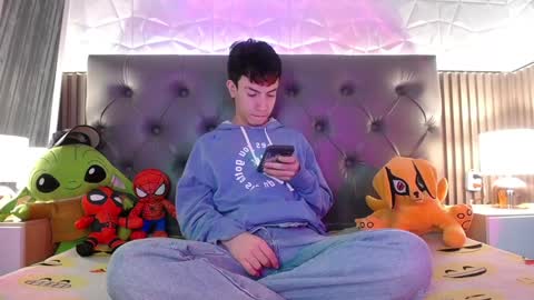 Snapshot of aaron_blink1 chatting on 01/22/25, 01:42 Aaron online show from 01/22/25, 01:42