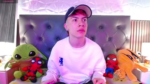 Snapshot of aaron_blink1 chatting on 01/27/25, 01:19 Aaron online show from 01/27/25, 01:19