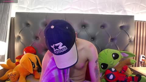 Snapshot of aaron_blink1 chatting on 01/29/25, 05:45 Aaron online show from 01/29/25, 05:45