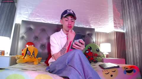 Snapshot of aaron_blink1 chatting on 02/01/25, 07:13 Aaron online show from 02/01/25, 07:13