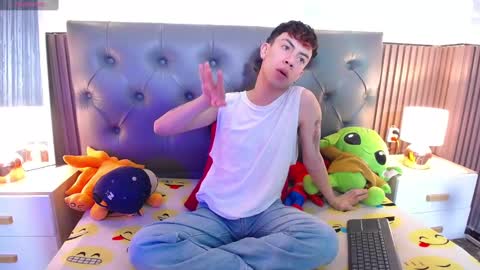 Snapshot of aaron_blink1 chatting on 02/11/25, 06:01 Aaron online show from 02/11/25, 06:01