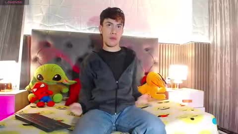 Snapshot of aaron_blink1 chatting on 02/18/25, 01:11 Aaron online show from 02/18/25, 01:11