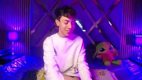 Snapshot of aaron_blink1 chatting on 03/04/25, 12:44 Aaron online show from 03/04/25, 12:44