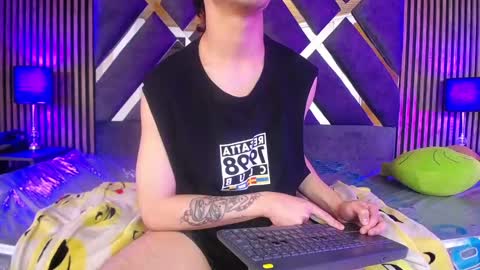 Snapshot of aaron_blink1 chatting on 03/04/25, 03:48 Aaron online show from 03/04/25, 03:48