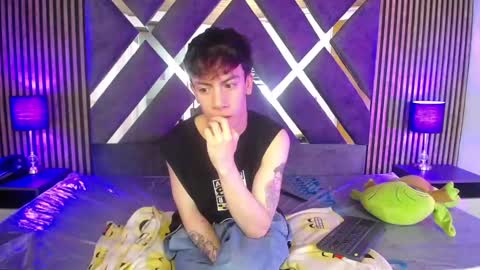 Snapshot of aaron_blink1 chatting on 03/04/25, 06:50 Aaron online show from 03/04/25, 06:50