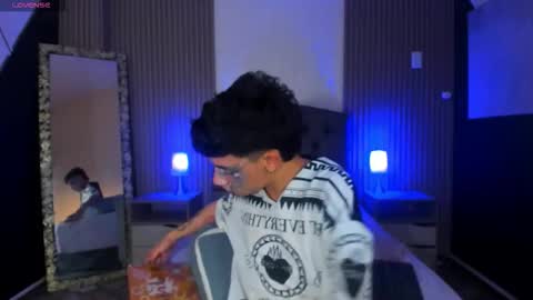 Snapshot of aaron_blink1 chatting on 09/12/25, 09:37 Aaron online show from 09/12/25, 09:37