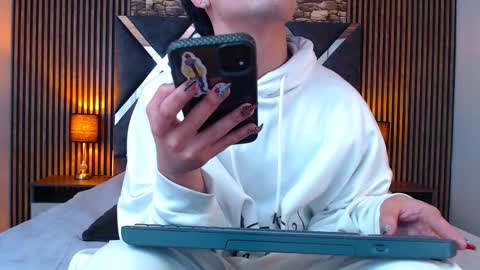 Snapshot of aaron_blink1 chatting on 09/22/25, 01:13 Aaron online show from 09/22/25, 01:13