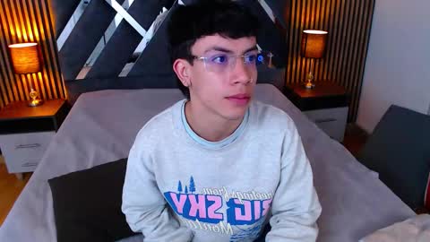 Snapshot of aaron_blink1 chatting on 10/06/25, 12:57 Aaron online show from 10/06/25, 12:57