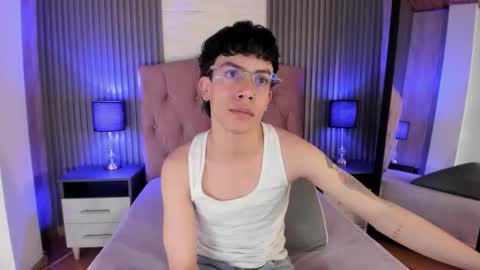 Snapshot of aaron_blink1 chatting on 10/13/25, 02:06 Aaron online show from 10/13/25, 02:06