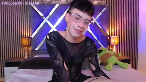 Snapshot of aaron_blink1 chatting on 10/27/25, 04:55 Aaron online show from 10/27/25, 04:55