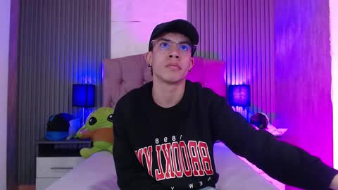 Snapshot of aaron_blink1 chatting on 11/03/25, 02:07 Aaron online show from 11/03/25, 02:07