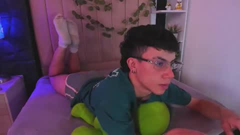 Snapshot of aaron_blink1 chatting on 11/06/25, 03:46 Aaron online show from 11/06/25, 03:46