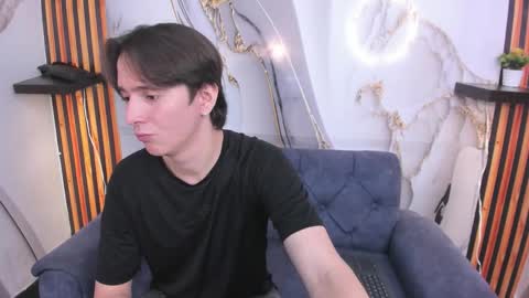 Snapshot of aaron_latinmen chatting on 10/27/25, 07:07 Aaron online show from 10/27/25, 07:07