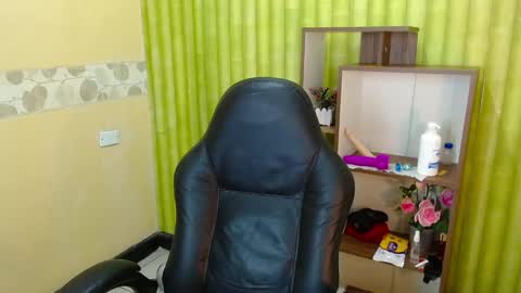 im NiallDun online show from 12/19/24, 08:02