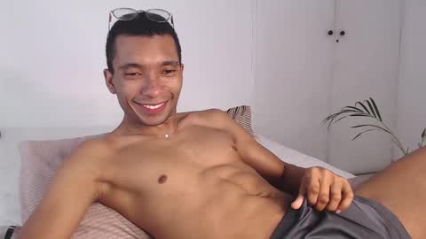 Snapshot of aaronblack1_ chatting on 02/14/25, 05:14 Heyy my name is Aaron online show from 02/14/25, 05:14