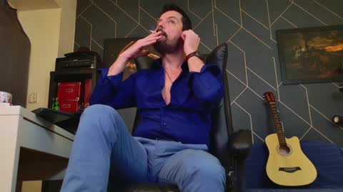 Snapshot of aaronbomer chatting on 01/19/25, 05:58 Aaron online show from 01/19/25, 05:58