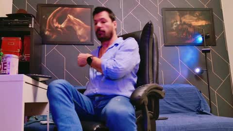 Snapshot of aaronbomer chatting on 01/20/25, 03:48 Aaron online show from 01/20/25, 03:48