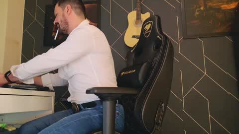 Snapshot of aaronbomer chatting on 02/02/25, 10:17 Aaron online show from 02/02/25, 10:17