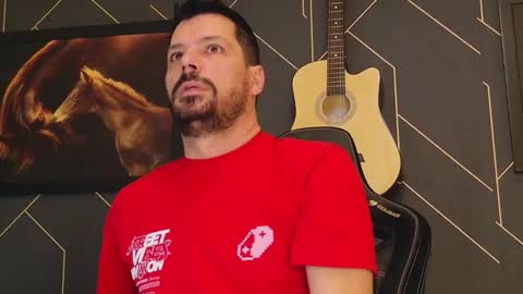 Snapshot of aaronbomer chatting on 02/04/25, 03:00 Aaron online show from 02/04/25, 03:00