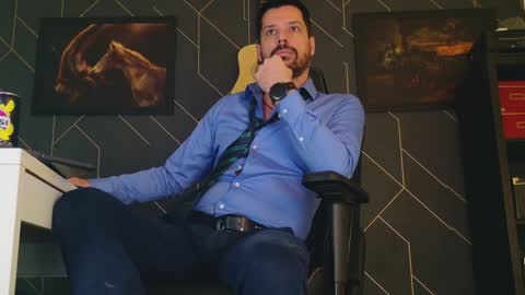 Snapshot of aaronbomer chatting on 02/05/25, 06:13 Aaron online show from 02/05/25, 06:13