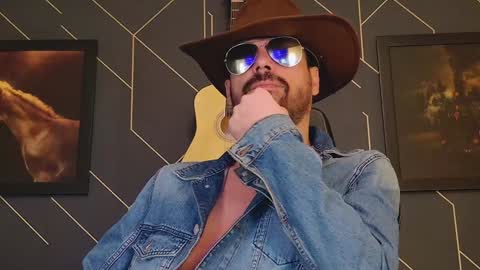 Snapshot of aaronbomer chatting on 02/06/25, 02:33 Aaron online show from 02/06/25, 02:33