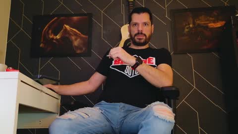 Snapshot of aaronbomer chatting on 02/07/25, 06:24 Aaron online show from 02/07/25, 06:24