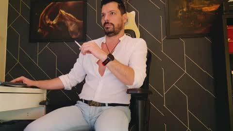 Snapshot of aaronbomer chatting on 02/09/25, 12:19 Aaron online show from 02/09/25, 12:19