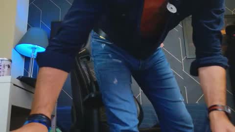 Snapshot of aaronbomer chatting on 09/13/25, 03:06 Aaron online show from 09/13/25, 03:06