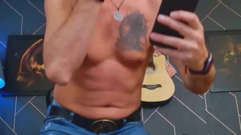 Snapshot of aaronbomer chatting on 09/16/25, 06:25 Aaron online show from 09/16/25, 06:25