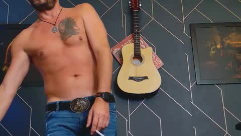 Snapshot of aaronbomer chatting on 09/17/25, 06:42 Aaron online show from 09/17/25, 06:42