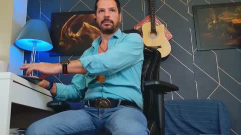 Snapshot of aaronbomer chatting on 09/20/25, 07:09 Aaron online show from 09/20/25, 07:09