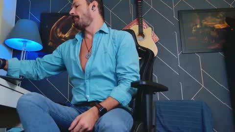 Snapshot of aaronbomer chatting on 09/21/25, 04:03 Aaron online show from 09/21/25, 04:03